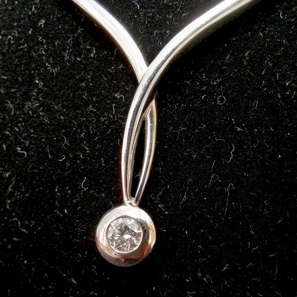 Gargantilla oro blanco 18K con diamante. - Imagen 2